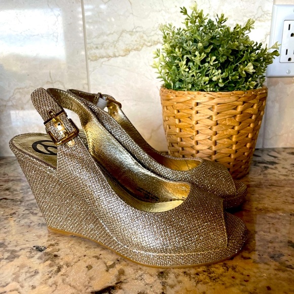 The Wishbone Collection High Heel Shoes - Picture 3 of 7